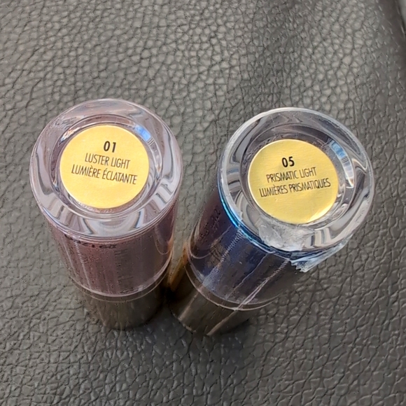 **SOLD** Milani Hypnotic Lights holographic eye toppers! Shades 01 & 05 - Picture 3 of 8